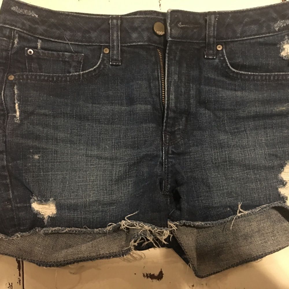 Gap size 26 blue distressed jean shorts slim cut off